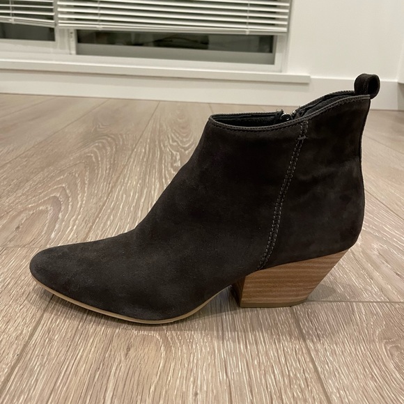 Size 8.5 Dolce Vita ankle boots - Picture 9 of 10